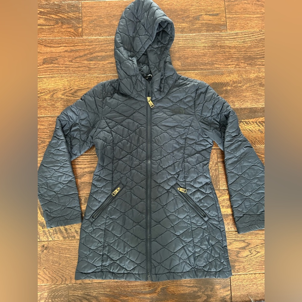 Girls size 7/8 NorthFace Mid length Jacket-Navy Blue